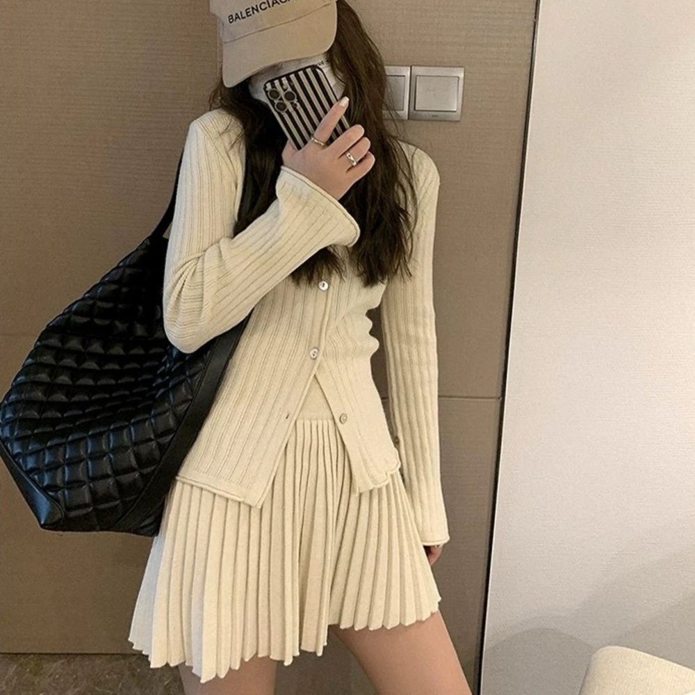 Elegant Cream Knit Skirt